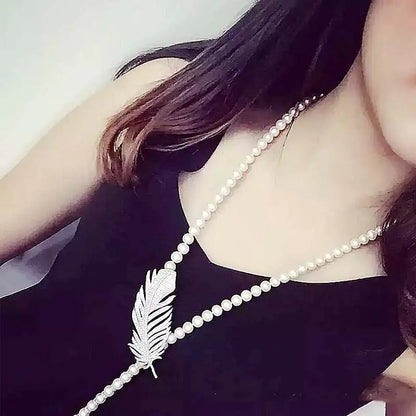 Stylish Zircon Feather Brooch for Women (Versatile Accessory)